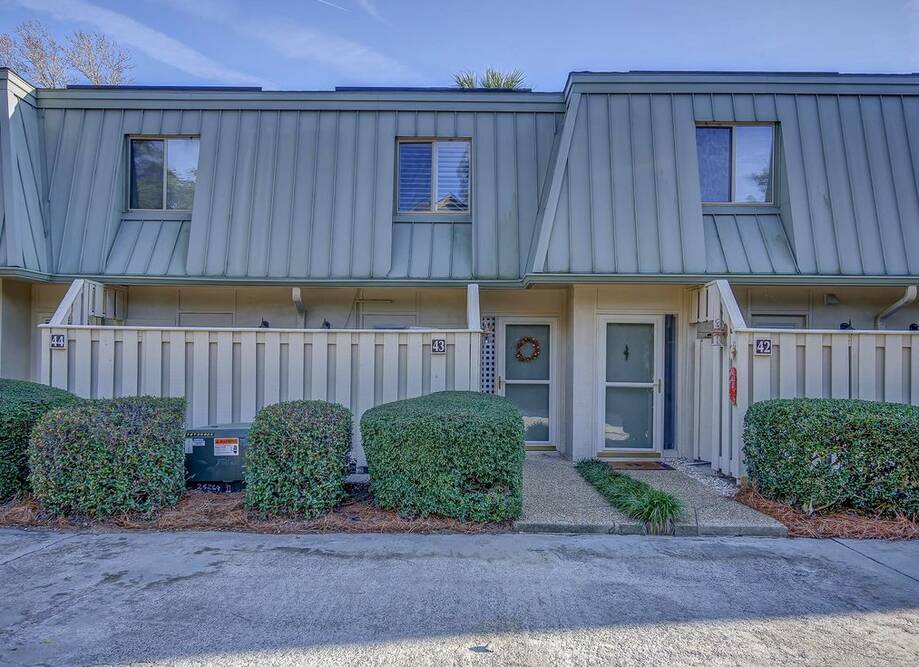 Poolside Townhome -near Coligny Plaza & ...